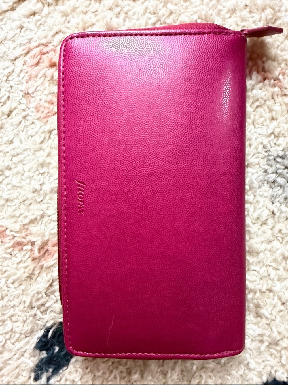 filoFAX Hot Pink Compact Organizer Wallet - Picture 2 of 3